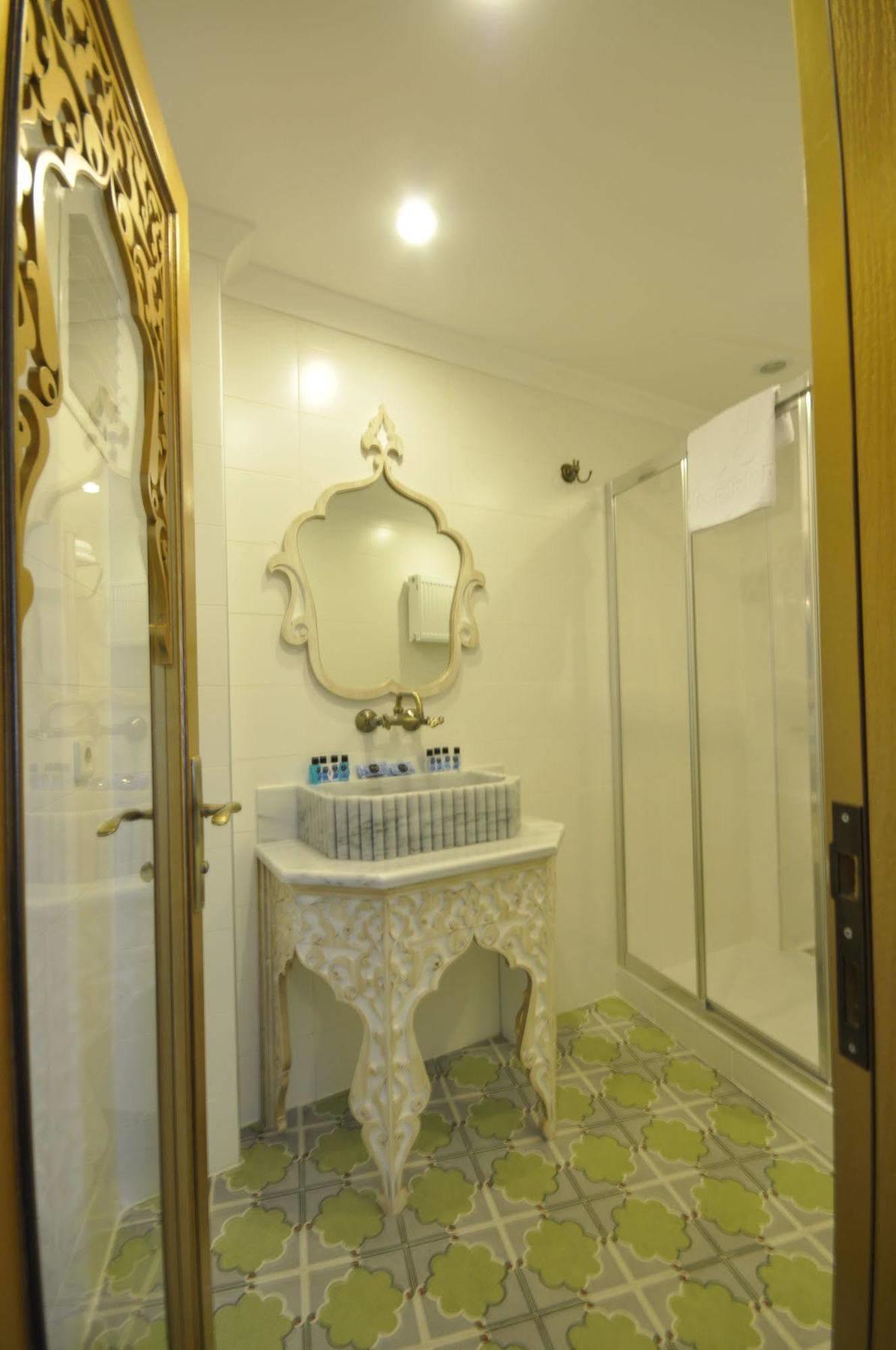 Kervan Hotel Istanbul Bagian luar foto
