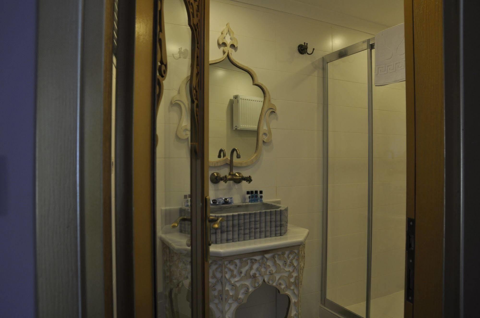 Kervan Hotel Istanbul Bagian luar foto