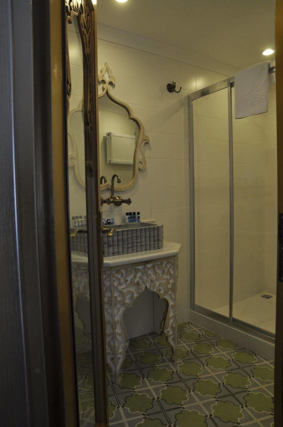 Kervan Hotel Istanbul Bagian luar foto